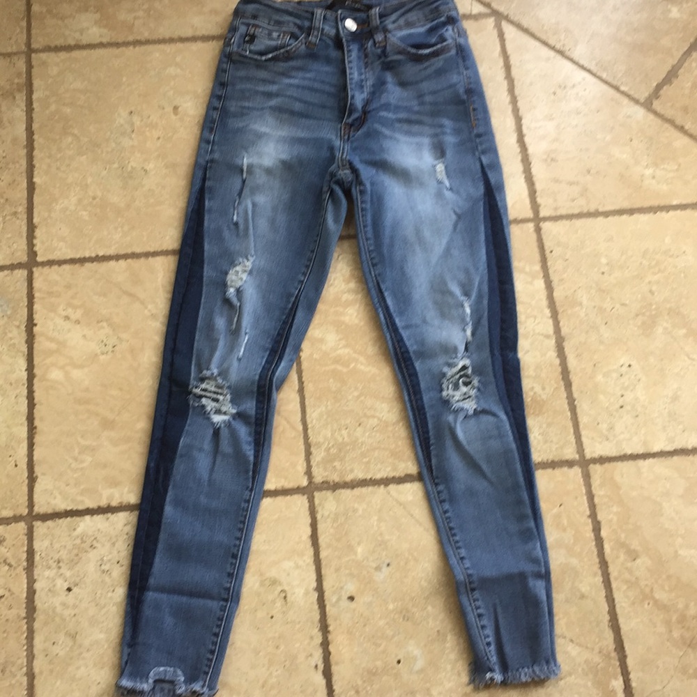 😎Super cute- KANCAN Distressed Jeans from LA